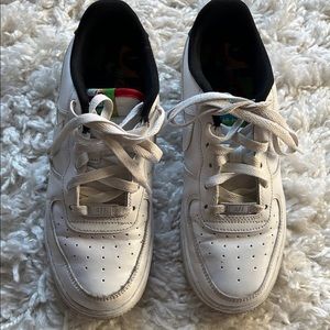 Air Force 1 LV8 big kid size 6.5